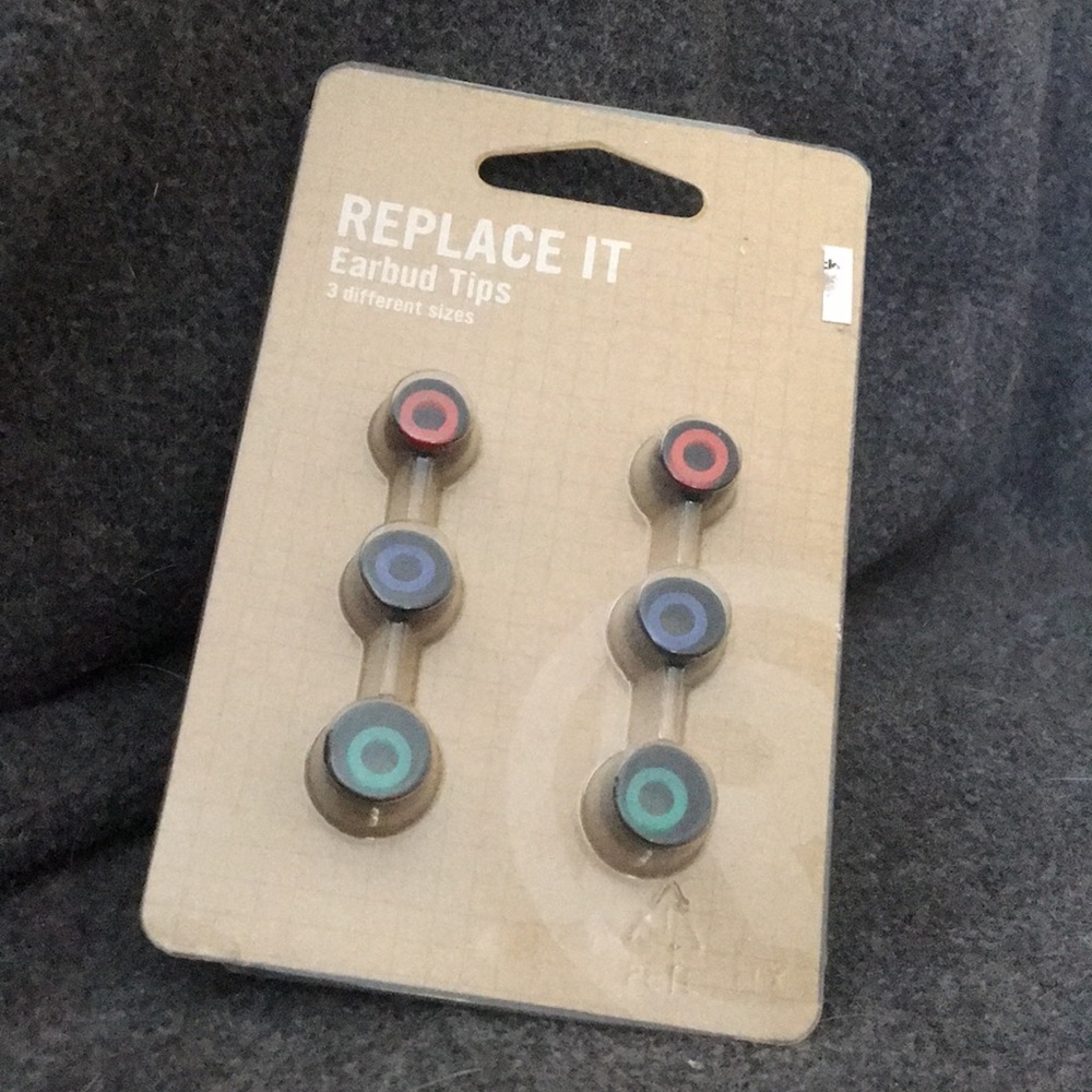 FREE in $10+ Bundle! 3 Replacement Earbud Tips New